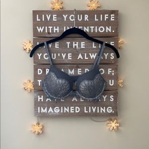Victoria’s Secret dream angels bra